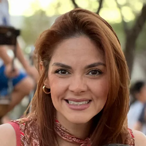 Portrait of Ale Valenzuela at Schola